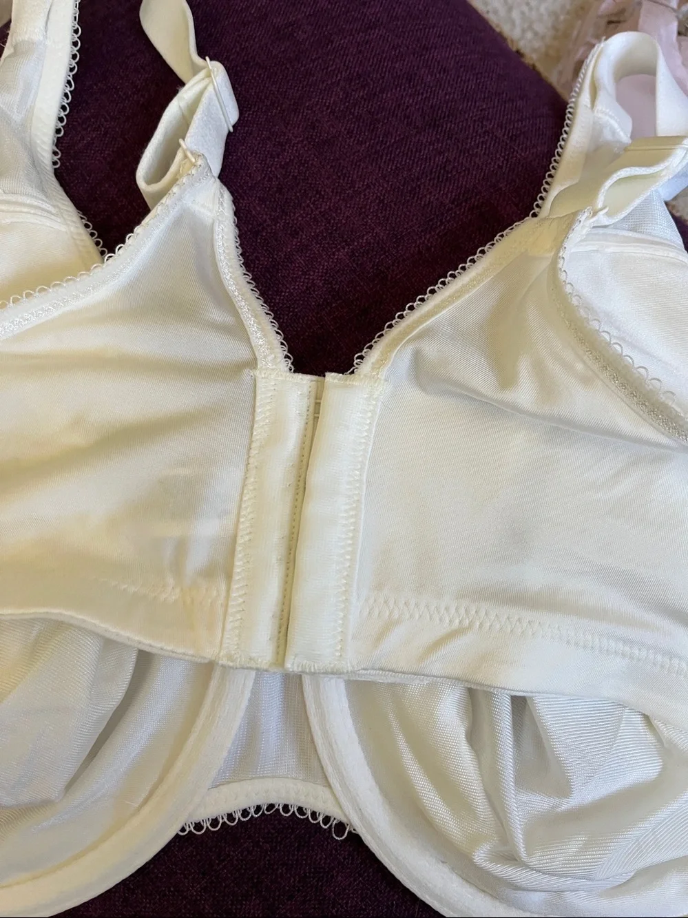 NWOT Wacoal Bodysuede Ultra Full-Figure Bra 851205 36DDD Ivory